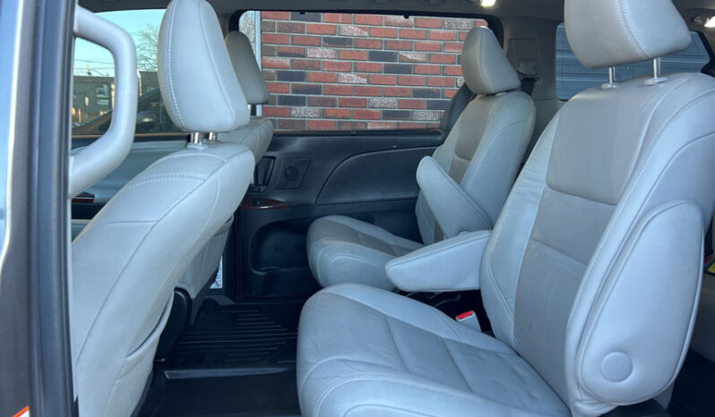 2015 Toyota Sienna full