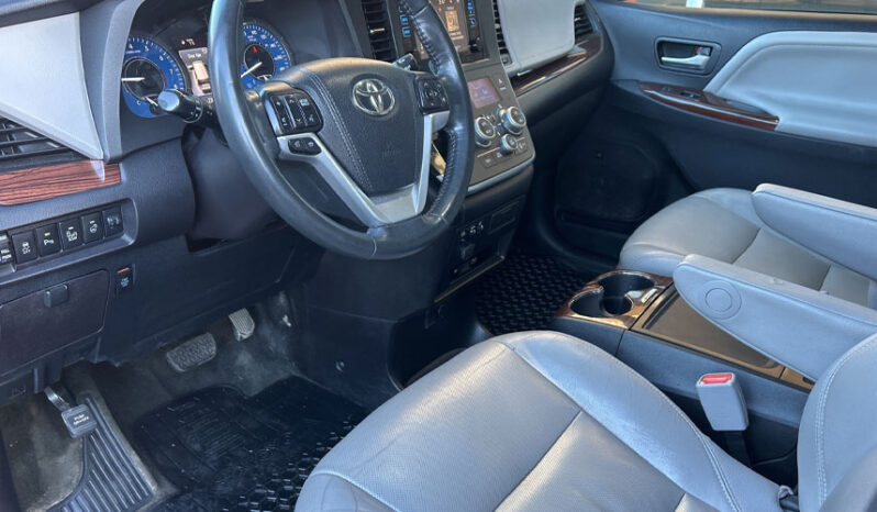 2015 Toyota Sienna full